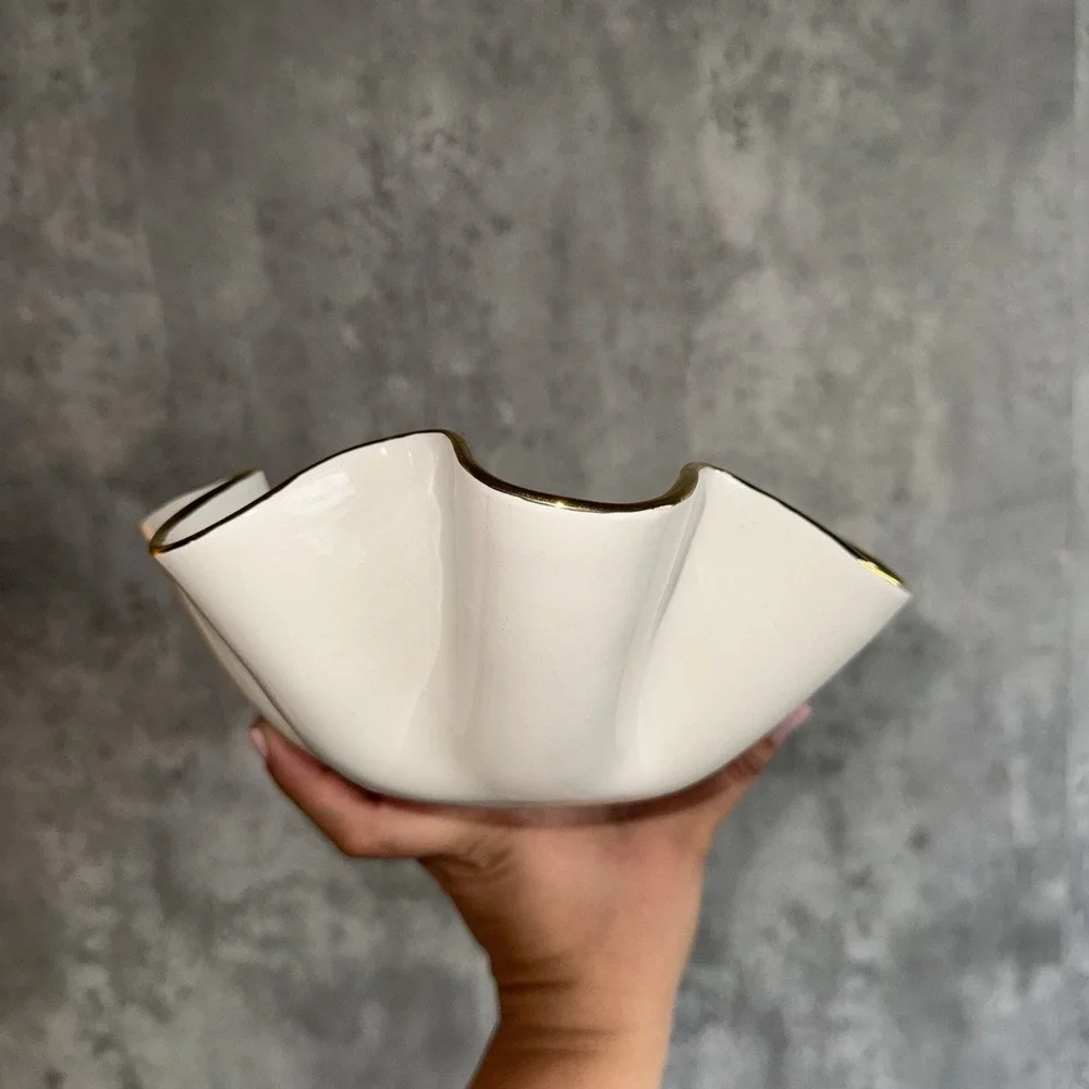 Susan Gordon Pottery Ceramic Juliette Blue Hydrangea Wavy Bowl 22k Gold Trim